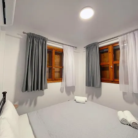 Country House, Lagoudi Village بيت للعطل